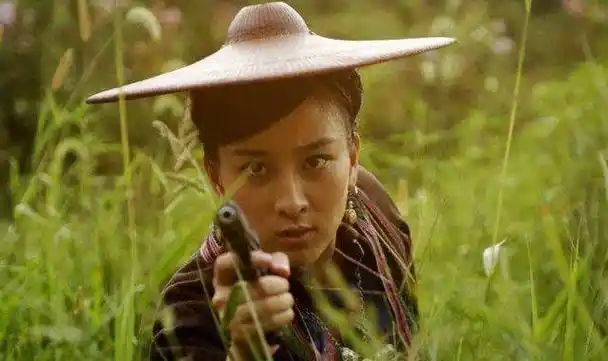 贵州长顺县,这个布依族少女皮肤白皙,身材高挑,当地人称其为"大美人"