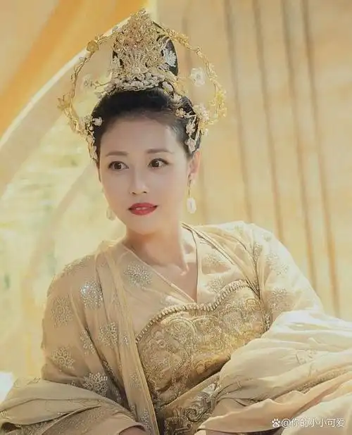 这也太有女人味了!43岁周海媚,竟然这么性感!