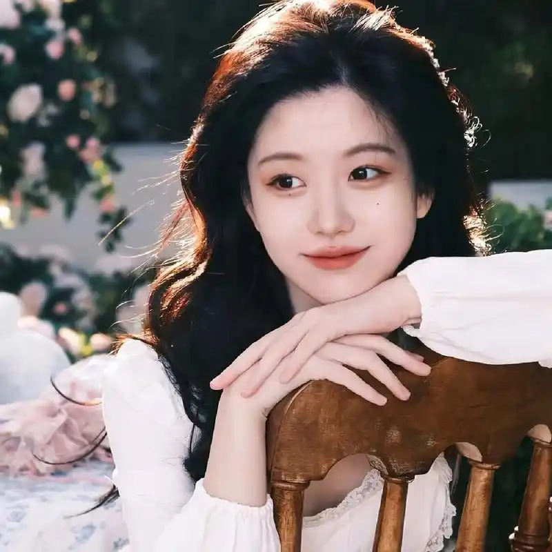 笑容系列女头 谁不喜欢笑得这么小姐姐#爱笑的女孩# #优质女生头像