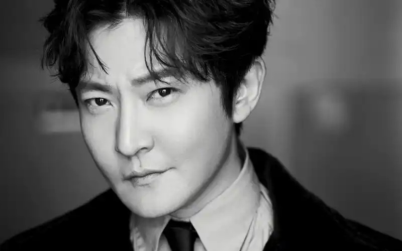 郭京飞西服写真图片桌面壁纸