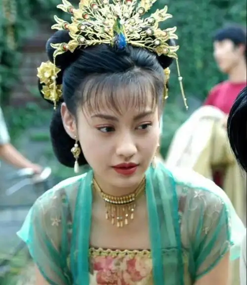 杨雪再扮江玉燕,仙气飘飘与15年前一样美,网友:还是那个味