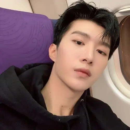 范丞丞 190302 微博自拍