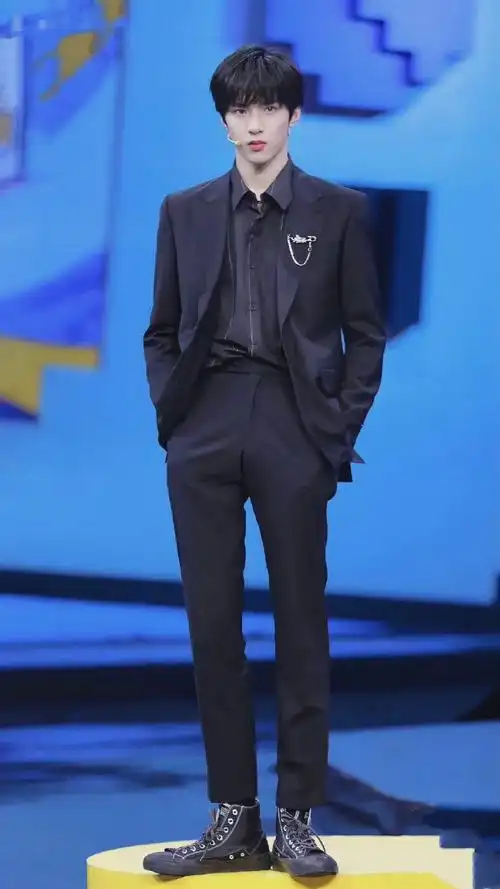 成熟魅力值拉满@时代少年团-刘耀文