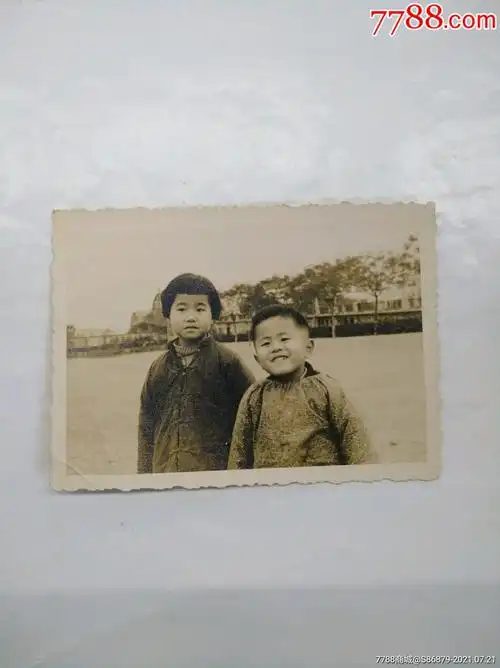 民国姐弟风景照_老照片_图片收藏_回收价格_7788老照片