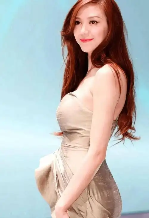 超模周韦彤,饱满身材美出天际!_社会_女神_音乐