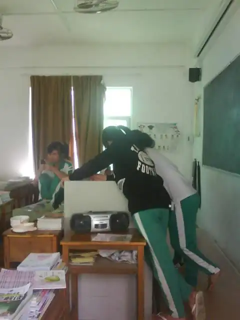 南方学生是不是都光脚上学?