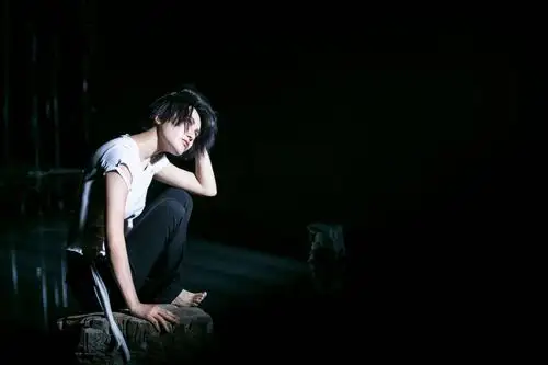 尚雯婕电子情歌《i love you》mv 预告曝光 黑白色调引期待 - 黑金