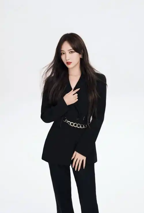 对女明星要求好高,网友吐槽孟佳太胖不好看,本人回应会好好减肥_檀健