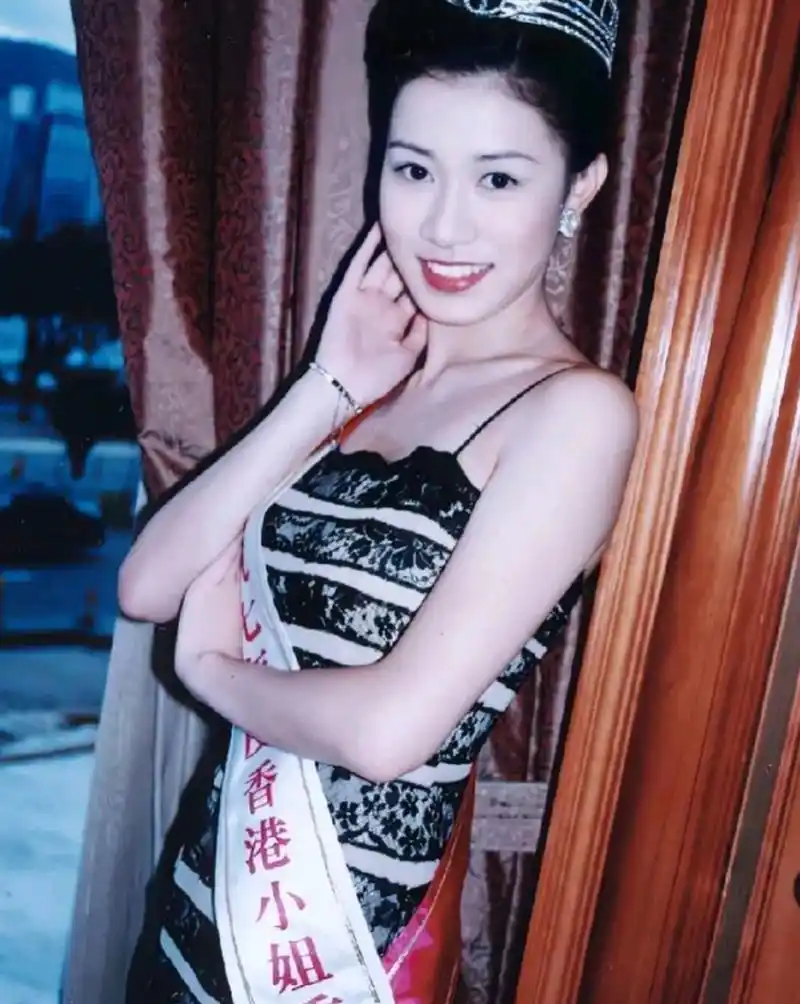 佘诗曼港姐时期的照片惊艳到了