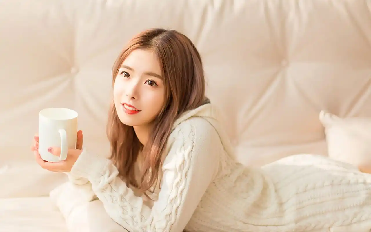 治愈系美女白皙养眼私房写真图片桌面壁纸