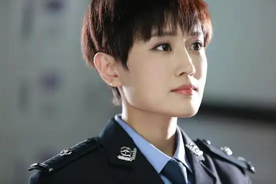 尹姝贻饰演帅气女警赵茜
