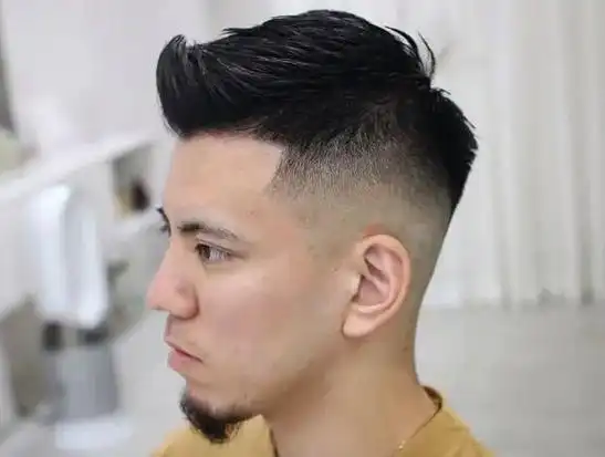 飞机头可以说是打造型男的最好发型了,生活中很多普普通通的男士,只要