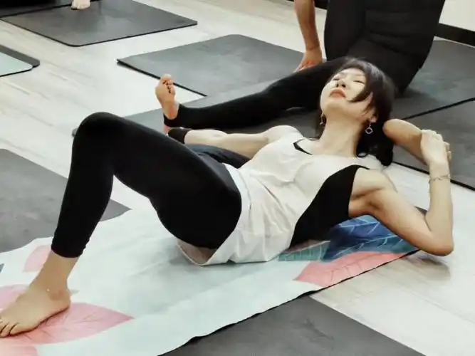 一字马挑战之后,一姐发起了"下腰挑战"_腾讯新闻