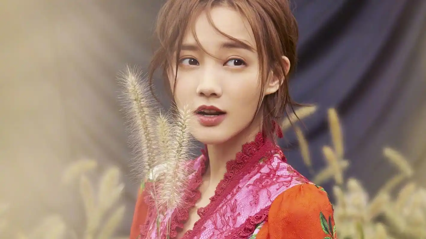 明星李一桐明星风尚壁纸3