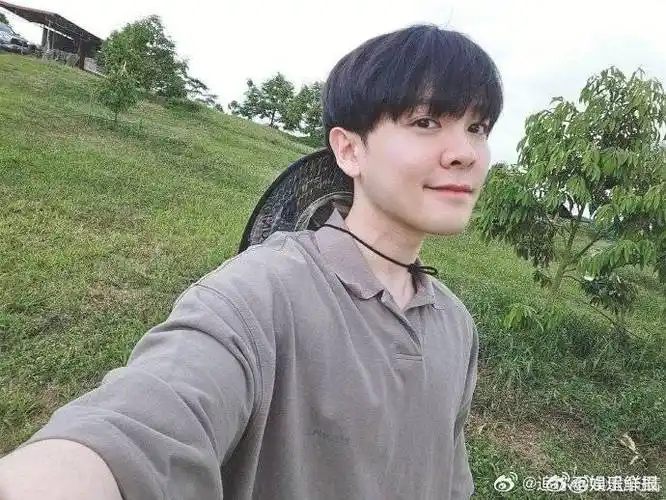 尤长靖偷偷减肥惊艳所有人##尤长靖吃根黄瓜解解馋