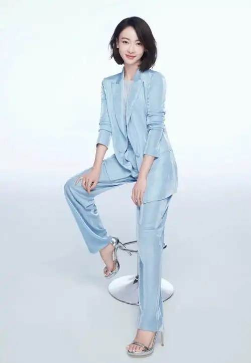 现在谁还穿匡威看看吴谨言脚上的水银鞋高级感满分