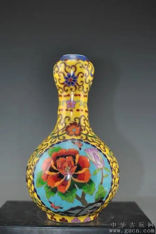 清乾隆官窑掐丝珐琅彩花卉纹蒜头瓶.古董古玩古瓷器