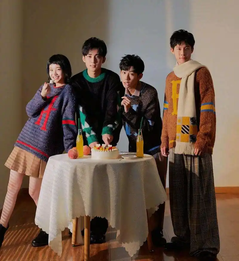 三缺一!周奇,刘家祎,李庚希同台合唱,"春风四子"还差季杨杨