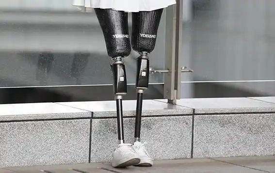 对这类问题是预防为主,要求所有大腿或小腿假肢密闭式接受腔必须做到