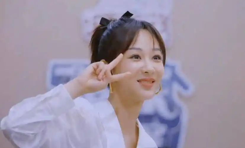 还有索要电话号码时,杨紫对宋亚轩和孙红雷的态度表明关系不明_节目