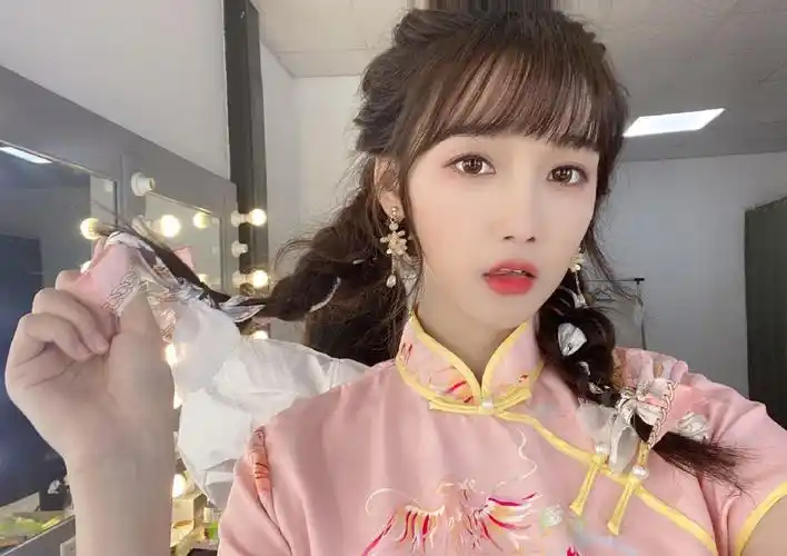 分享一组宋昕冉图片给大家,图中的明星图片壁纸会点缀你的电脑桌面