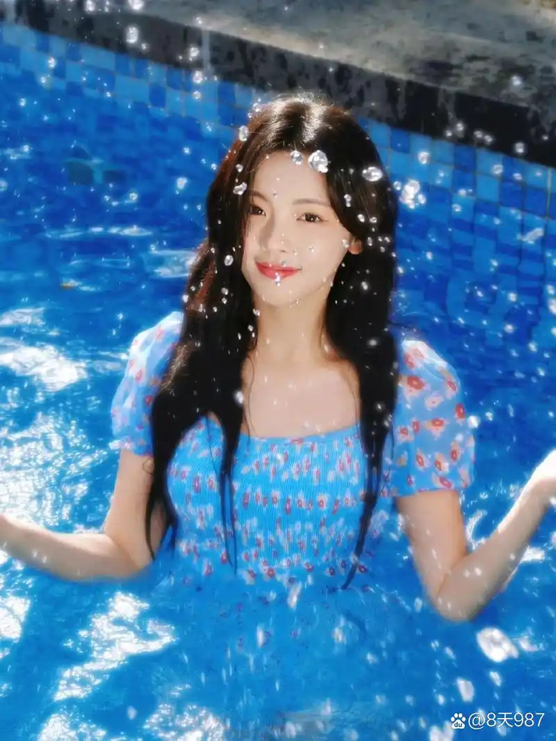 陈意涵很享受被男生众星捧月的那种感觉,所以她组的局一般都是男多女