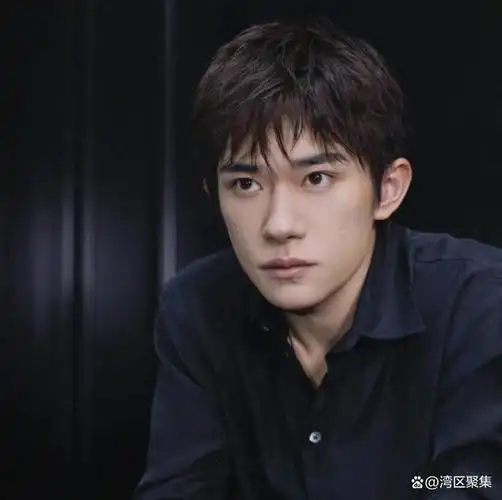 90后中国剧男神杨洋,肖战等积极转型,95后的鲜肉男神们也不甘示落