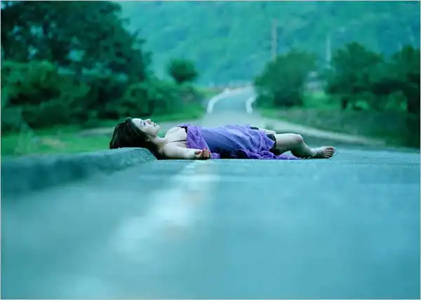 日本摄影家izima kaoru:唯美的死亡