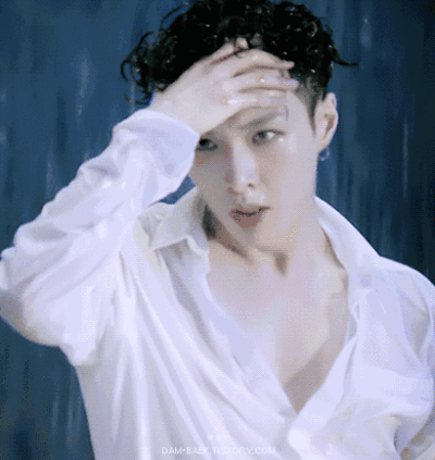 张艺兴笑的动图