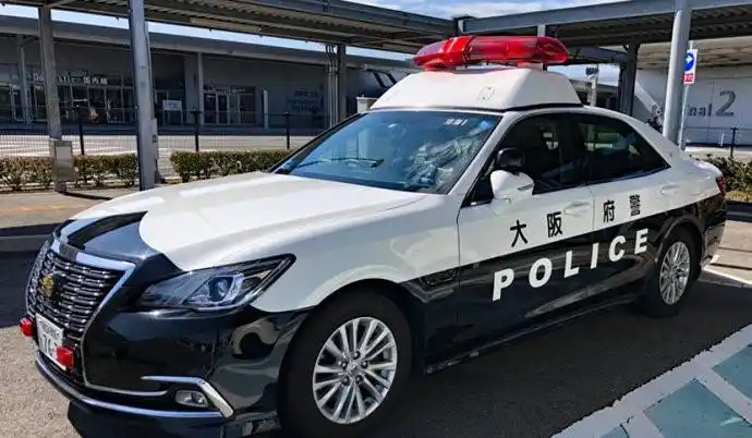 日本随处可见的皇冠警车