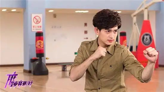 《麻辣变形计》暑期来袭 马可迪丽热巴古今"相逢"(组图)