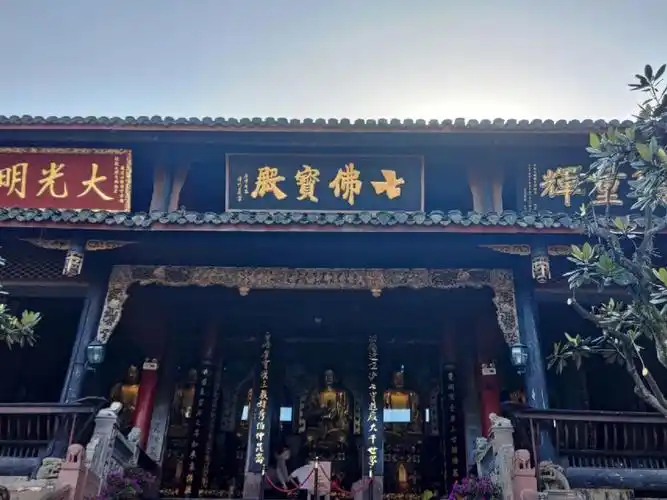 今天小广带你了解峨眉山传统文化之报国寺康熙皇帝取佛经"四恩四报"中