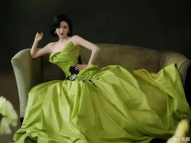 景甜短发礼服造型##景甜收腰绿裙