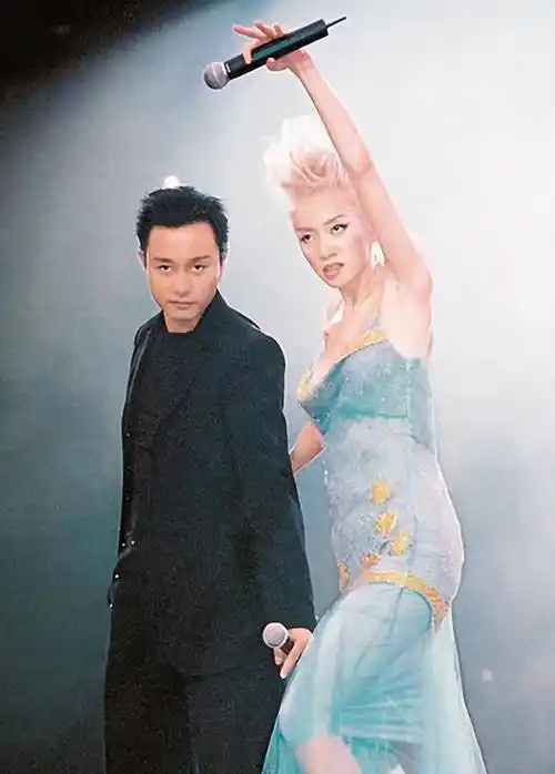 "风华绝代"梅艳芳:不爱财却独爱才,为何葬礼上频频有怪事发生_梅梅