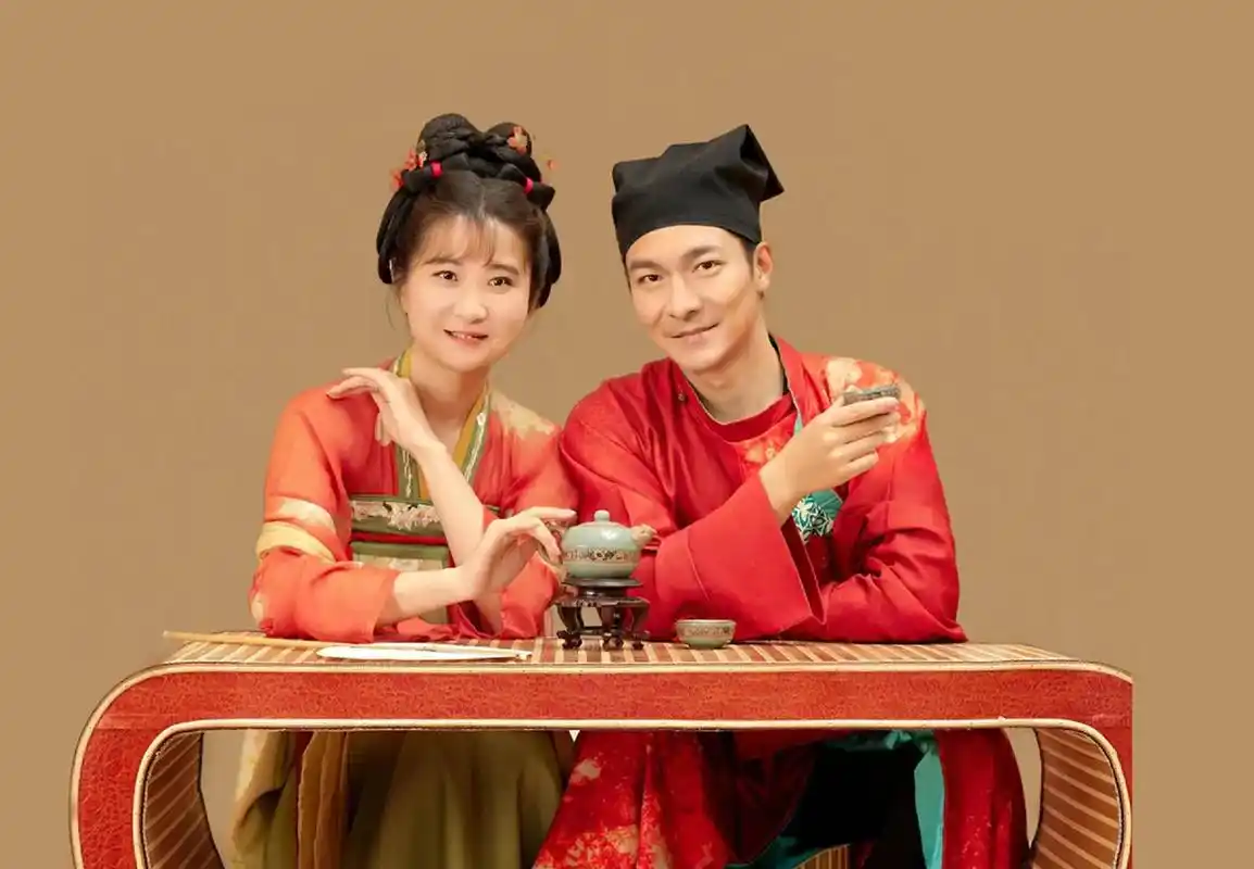 贾玲和刘德华合影安排上了 贾玲和刘德华是不是挺有cp感? ​