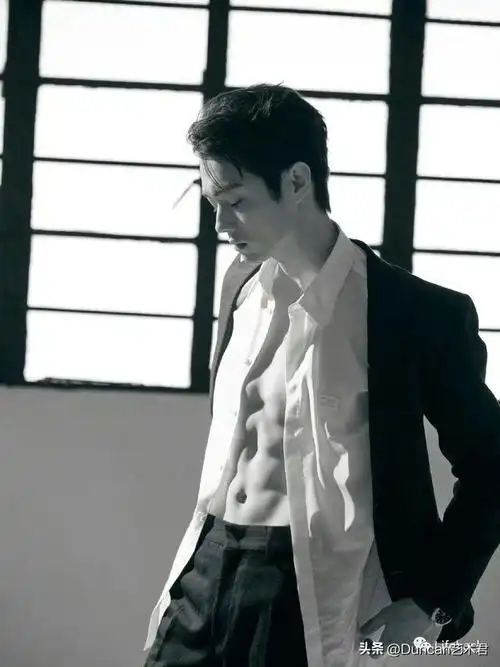 申请入驻>与此同时大家还要搭配一些针对腹部的动作把腹肌厚度练起来