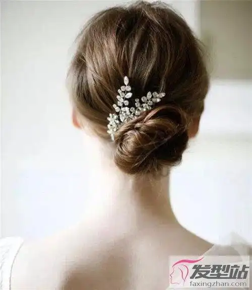 百变女生盘发造型 浪漫复古慵懒随性-- 发型大全