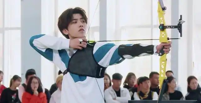 人物/奔跑吧射箭冠军蔡徐坤文稿/节目组小编   重点推荐