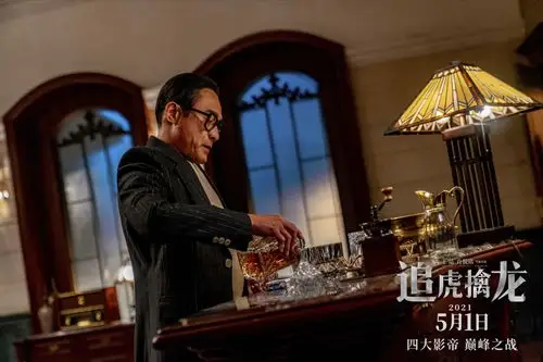 追虎擒龙曝预告海报古天乐梁家辉黑白交锋