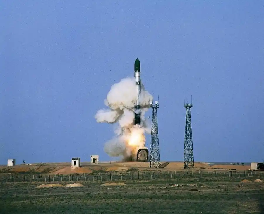 美国民兵3洲际导弹,最远射程12500公里,它的内部是如何工作的?