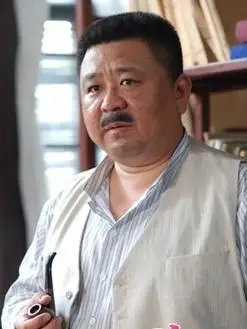 杜马(梁冠华饰演)