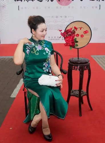 老牛窝里的旗袍秀 - 美篇