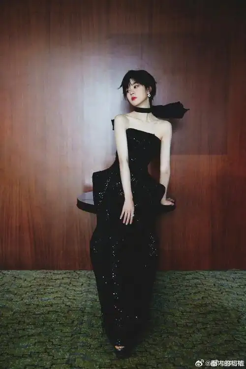 浪潮音乐大赏红毯#谁能够拒绝郁可唯啊,郁可唯她简直是太美了吧,她