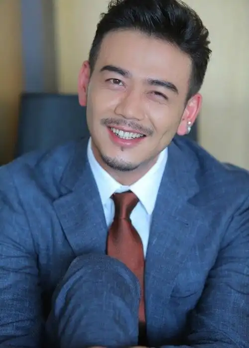 我男神不用p胡子本身就有性感小胡子