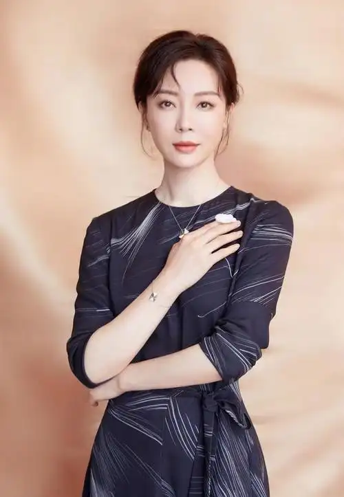 演员陈数,在钢琴键上找来一个老公,继子就是我的孩子