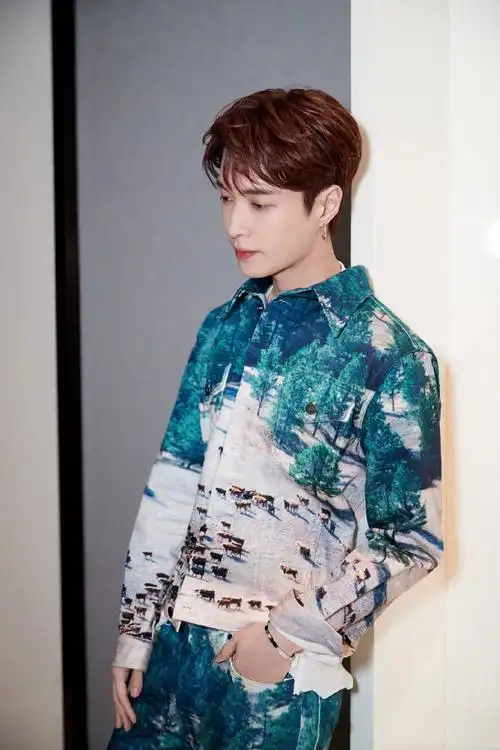 张艺兴图片 张艺兴帅气活动照图片