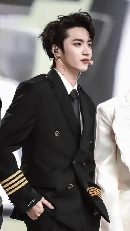 刘耀文叁重楼暨出道四周年演唱会##刘耀文舞蹈solo##刘耀文feelmee