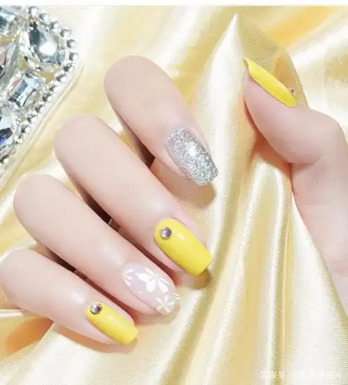元气黄色系美甲,显白又减龄,小仙女们快来pick属于你的那一款吧