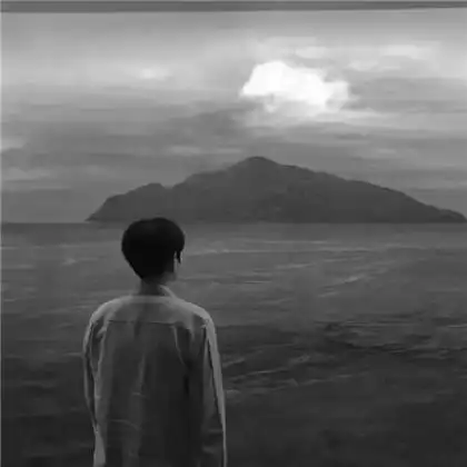 气质背影男头像黑白一个人去流浪到美丽的地方