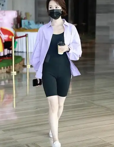 蓝盈莹街拍:香芋紫衬衣搭骑行短裤混搭潮范儿_高清图集_新浪网